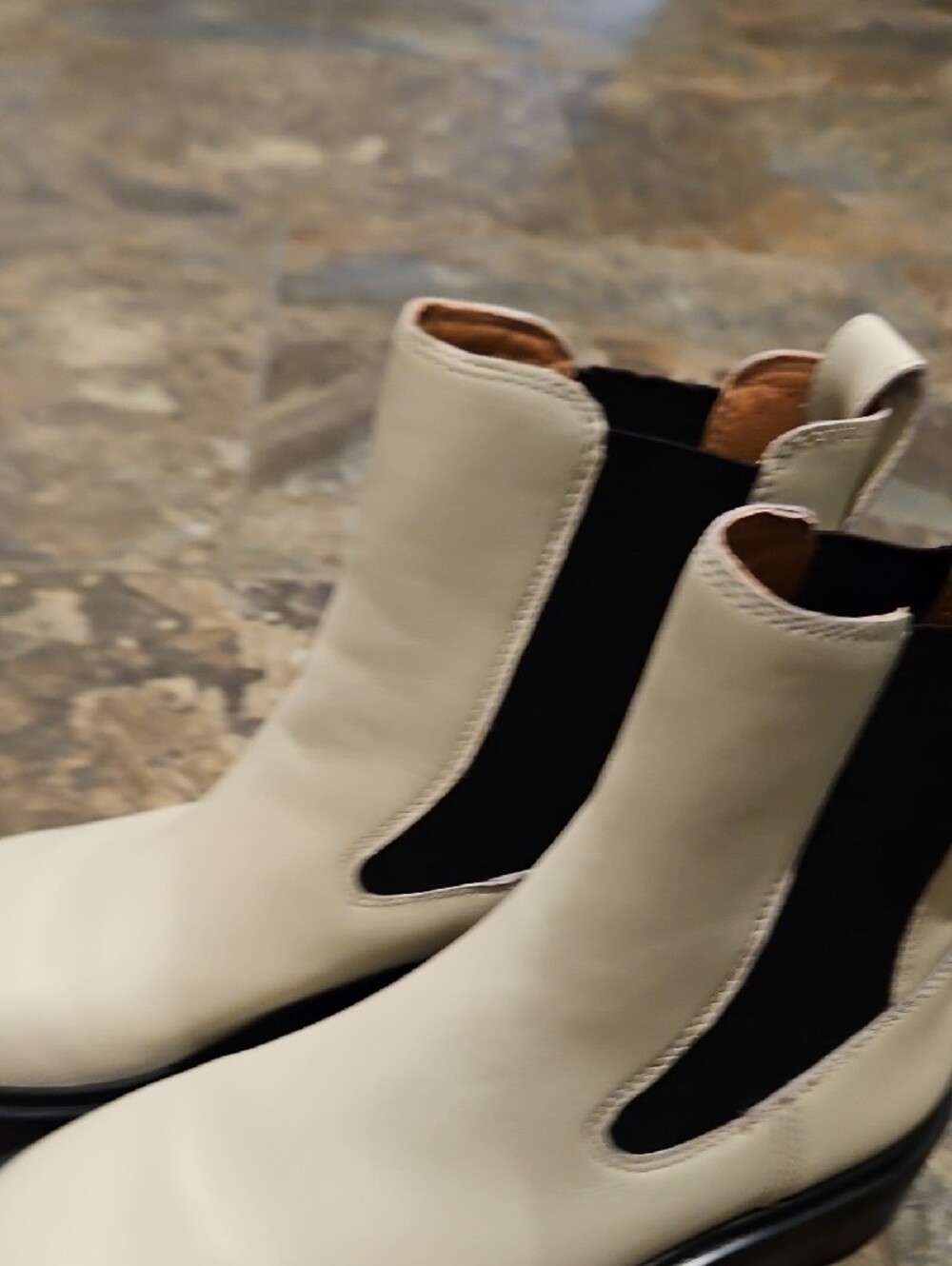 Madewell Wyckoff Chelsea Lugsole Boots In Pale Parchment - Picture 8 of 9